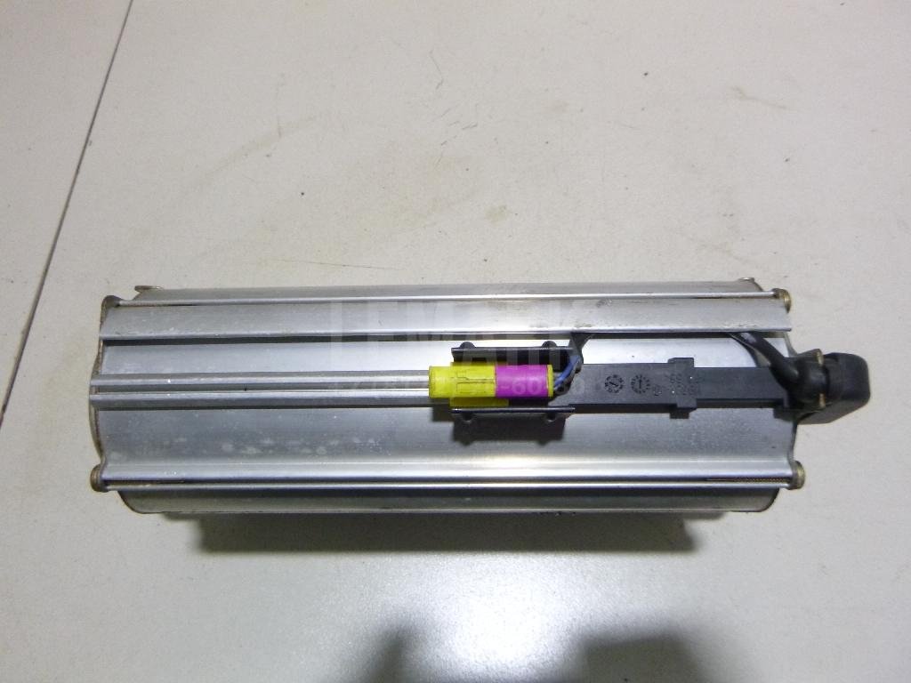 Подушка безопасности пассажирская (в торпедо)