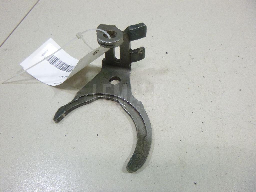 Вилка включения передачи