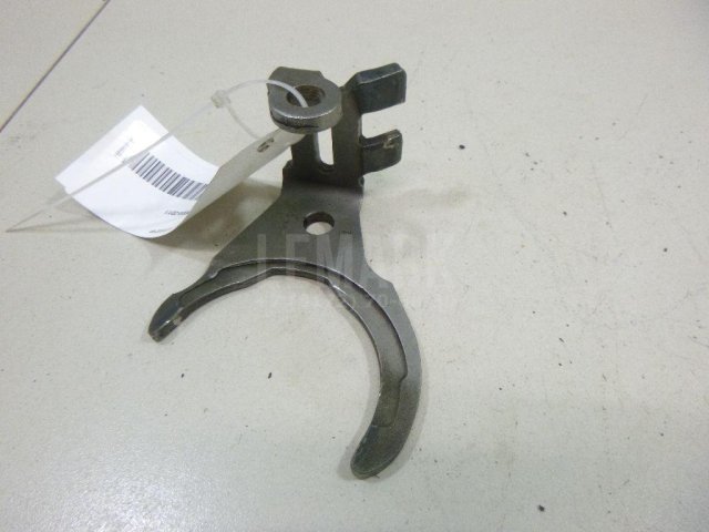 Вилка включения передачи