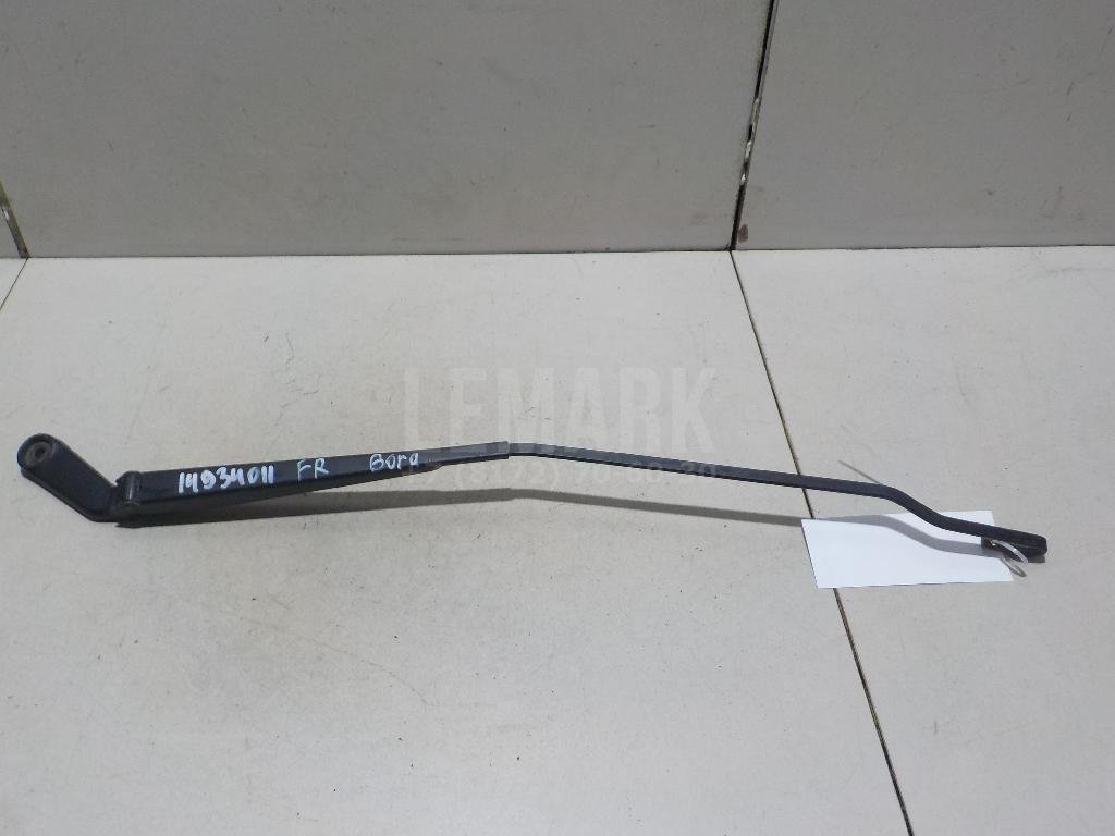 Поводок стеклоочистителя передний правый