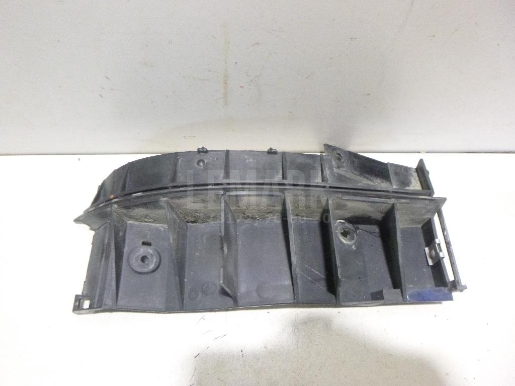 Направляющая заднего бампера правая