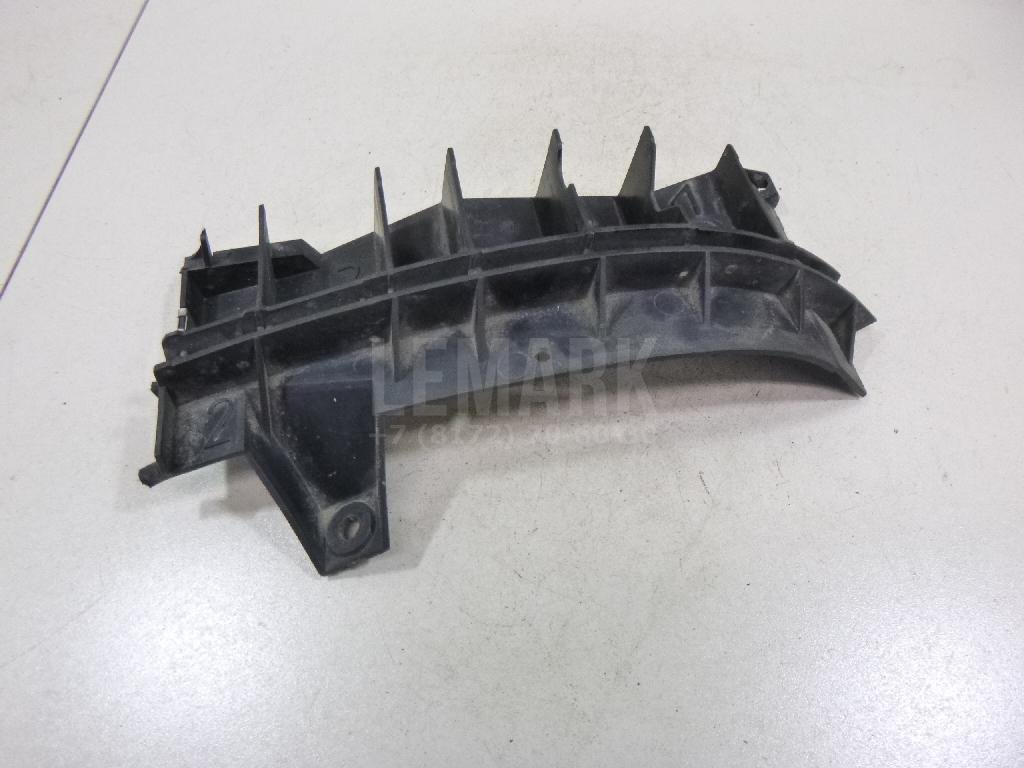 Направляющая заднего бампера правая