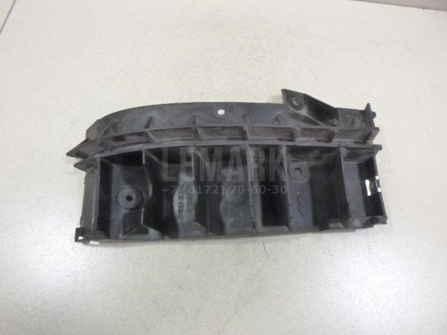 Направляющая заднего бампера правая