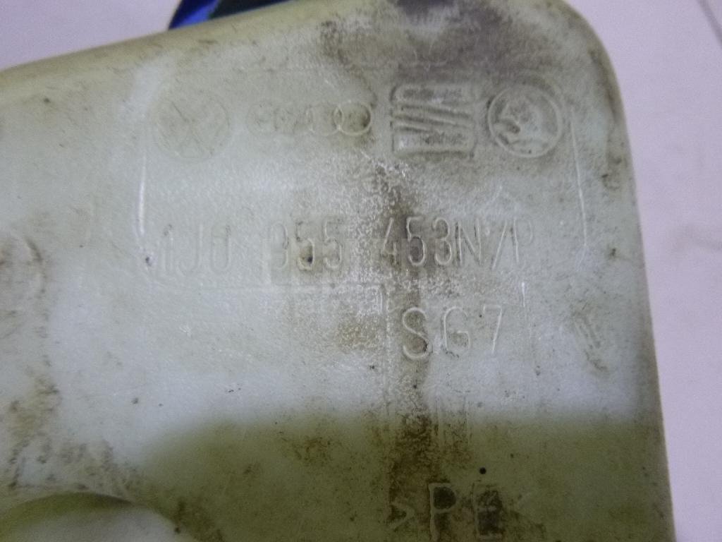 Бачок омывателя лобового стекла