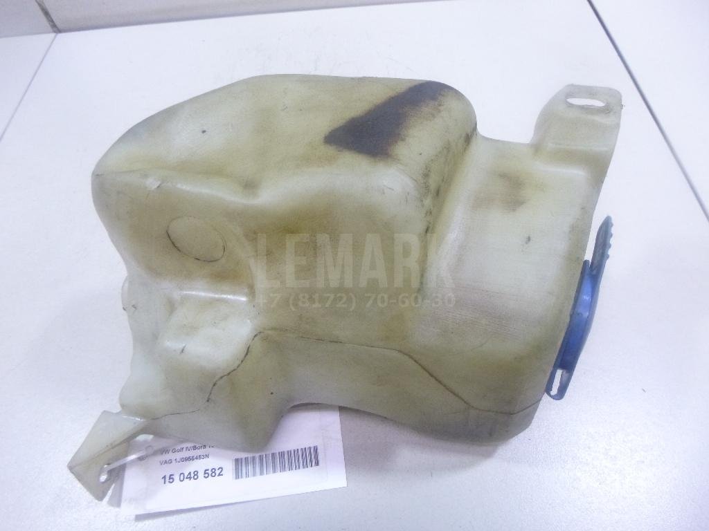 Бачок омывателя лобового стекла