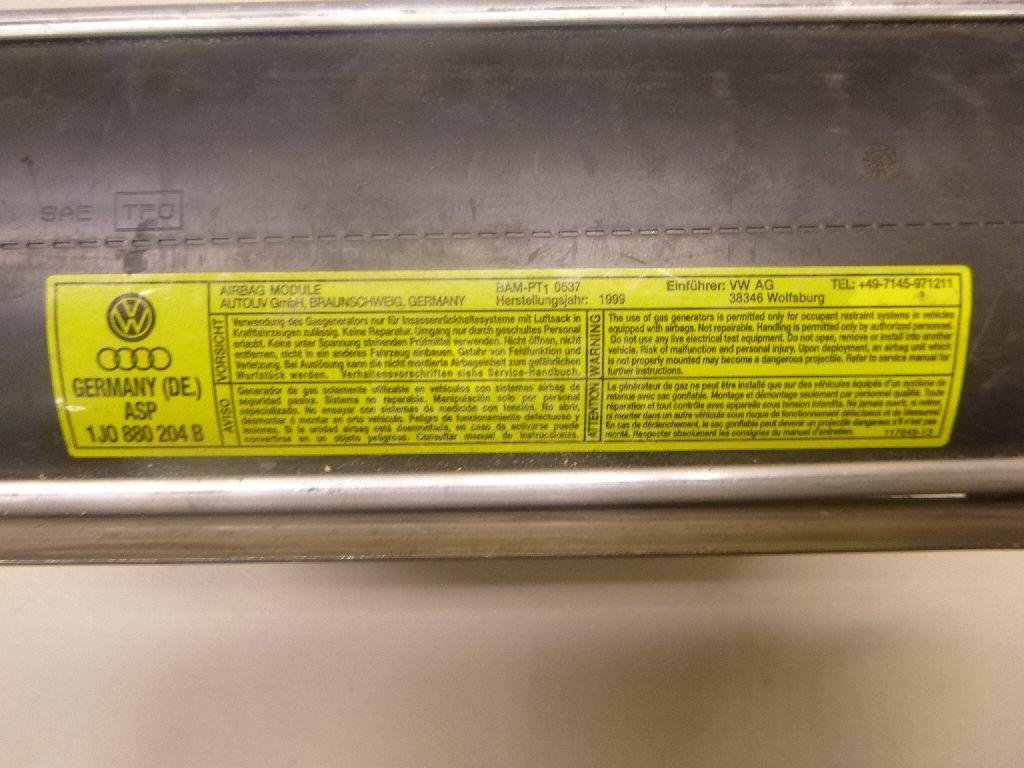 Подушка безопасности пассажирская (в торпедо)