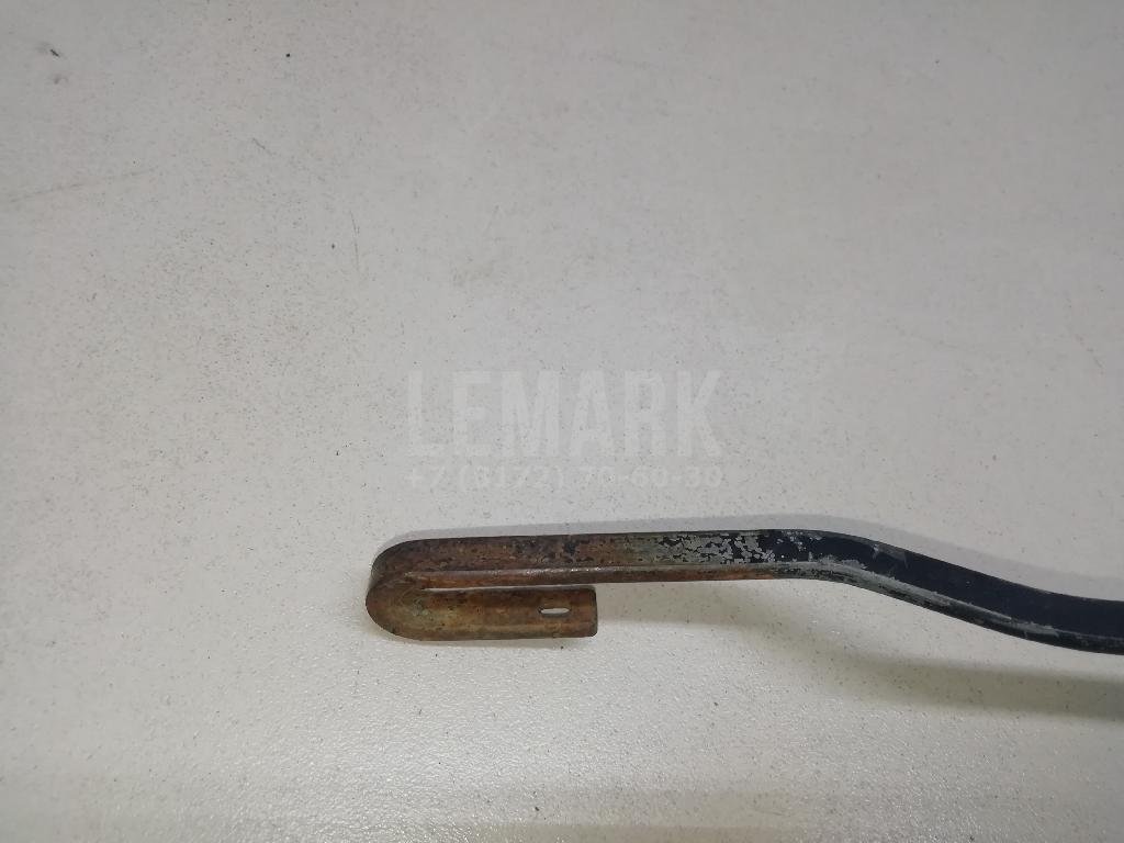 Поводок стеклоочистителя передний правый