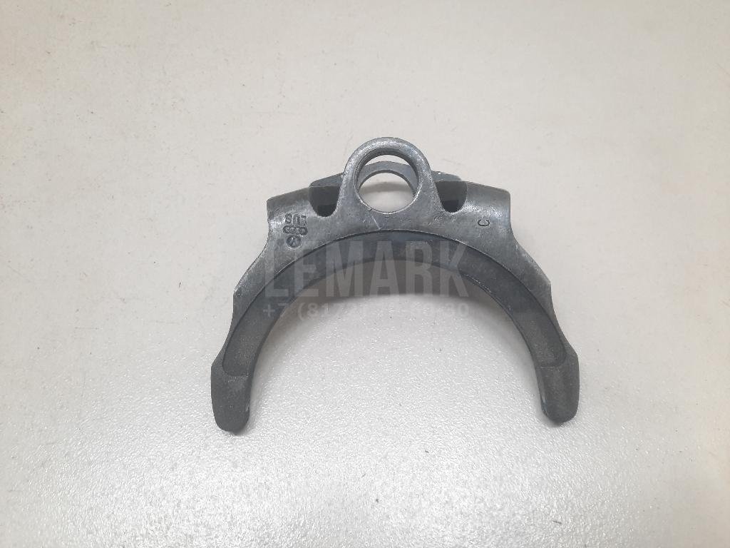 Вилка включения передачи