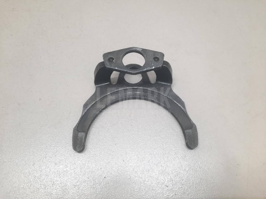 Вилка включения передачи