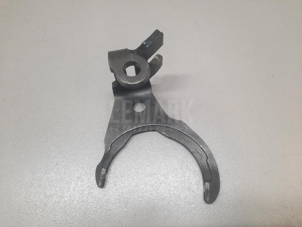 Вилка включения передачи