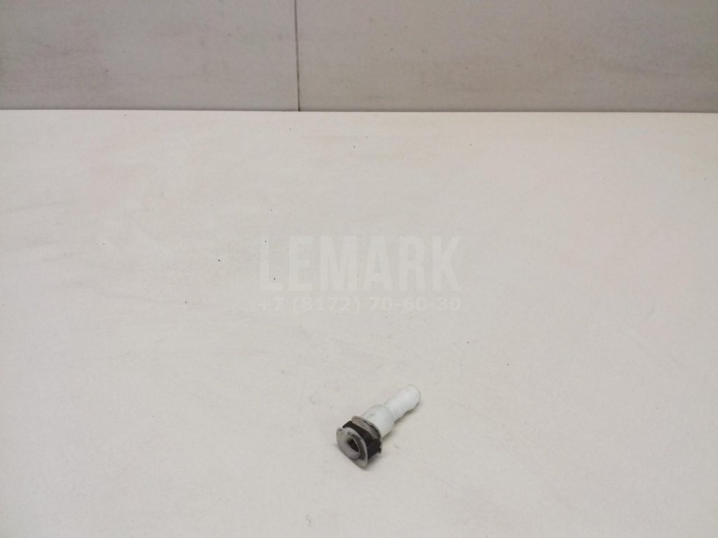 Штуцер трубки омывателя