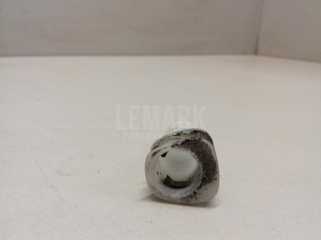 Штуцер трубки омывателя