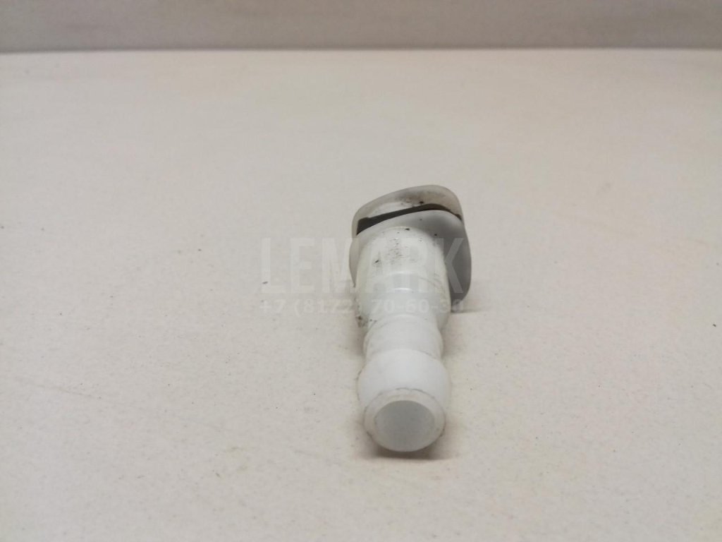 Штуцер трубки омывателя