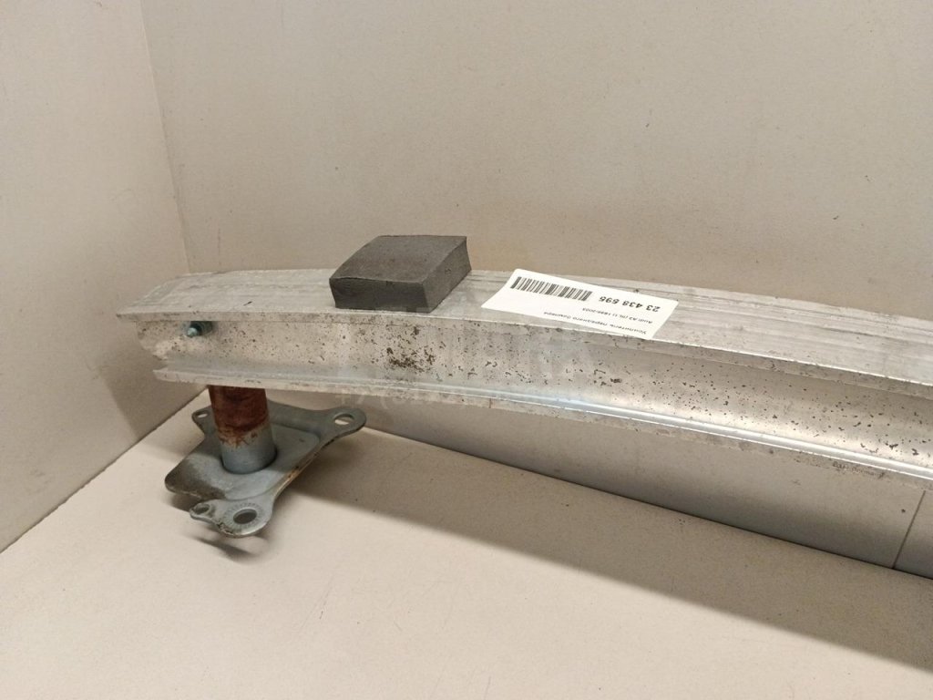 Усилитель переднего бампера