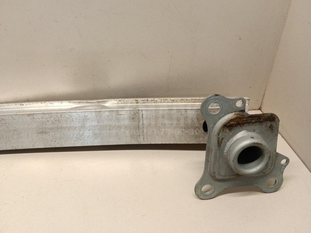 Усилитель переднего бампера