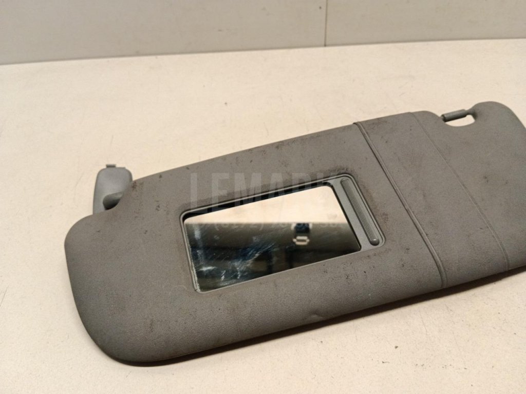 Козырек солнцезащитный (внутри)