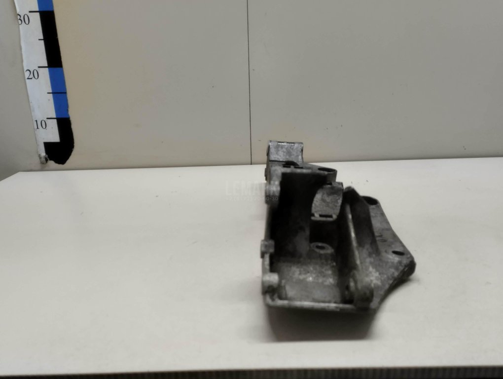 Кронштейн генератора