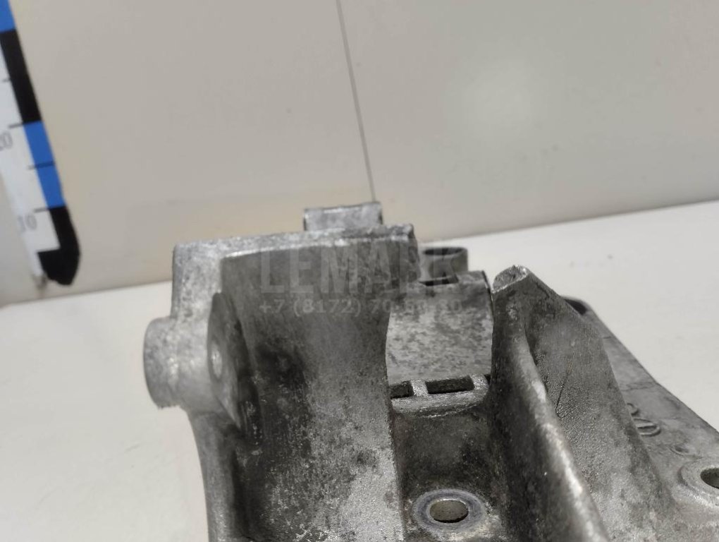 Кронштейн генератора