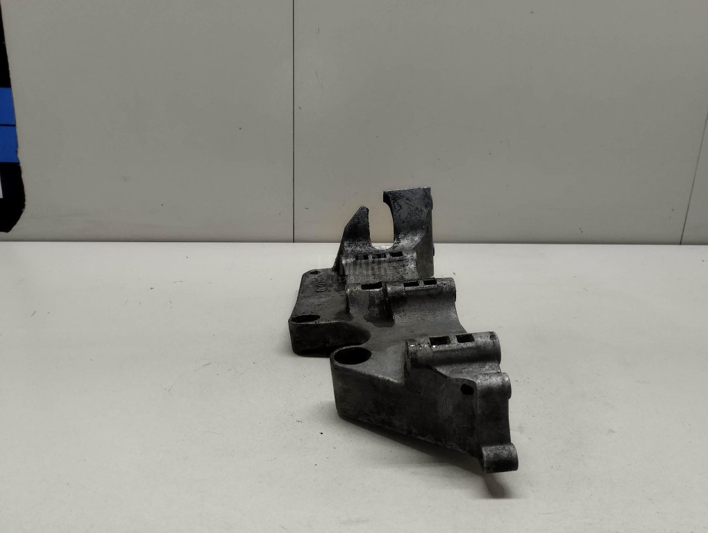 Кронштейн генератора