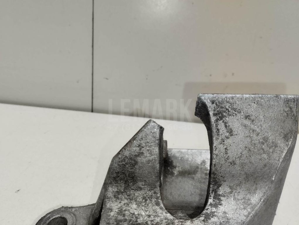 Кронштейн генератора