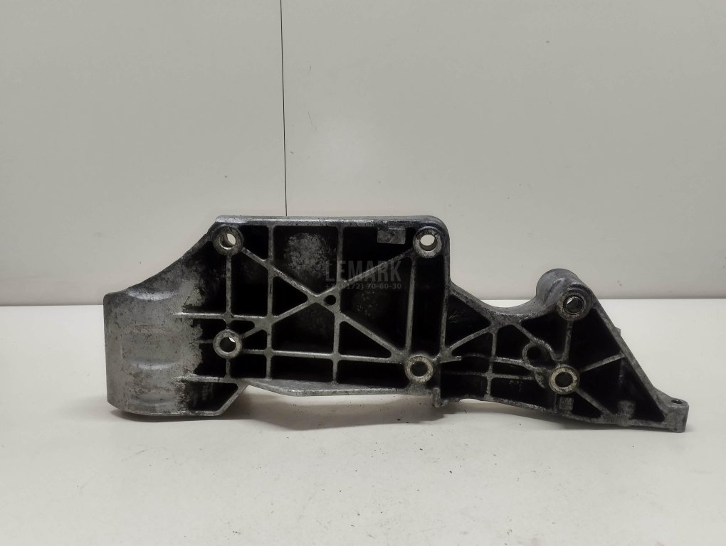 Кронштейн генератора