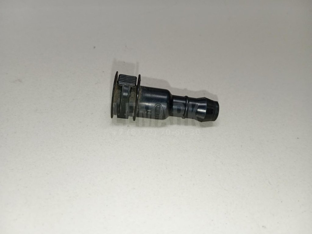 Штуцер трубки омывателя