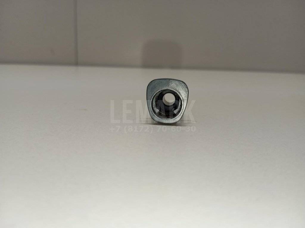 Штуцер трубки омывателя