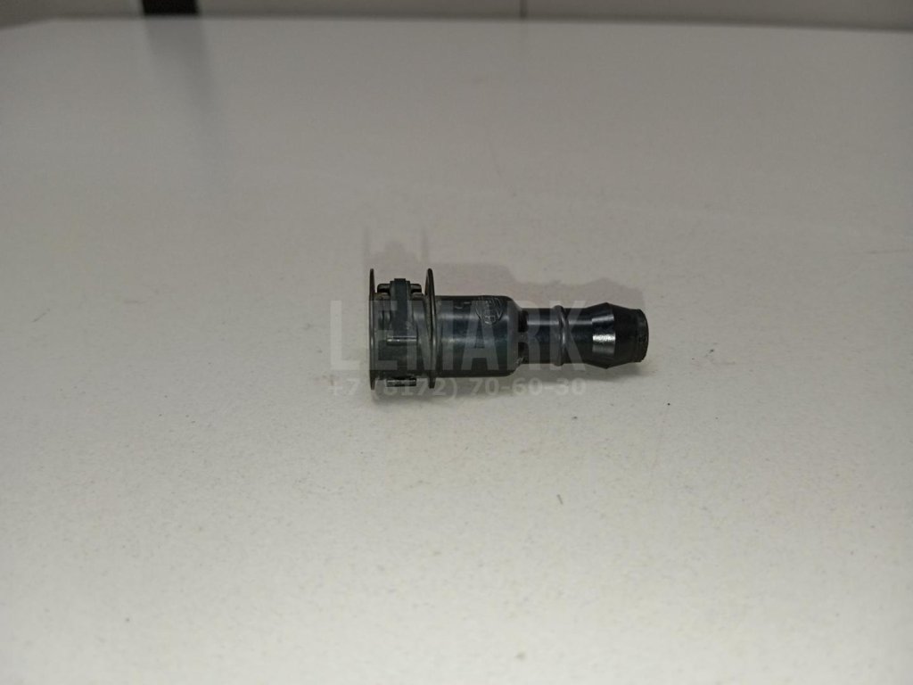 Штуцер трубки омывателя