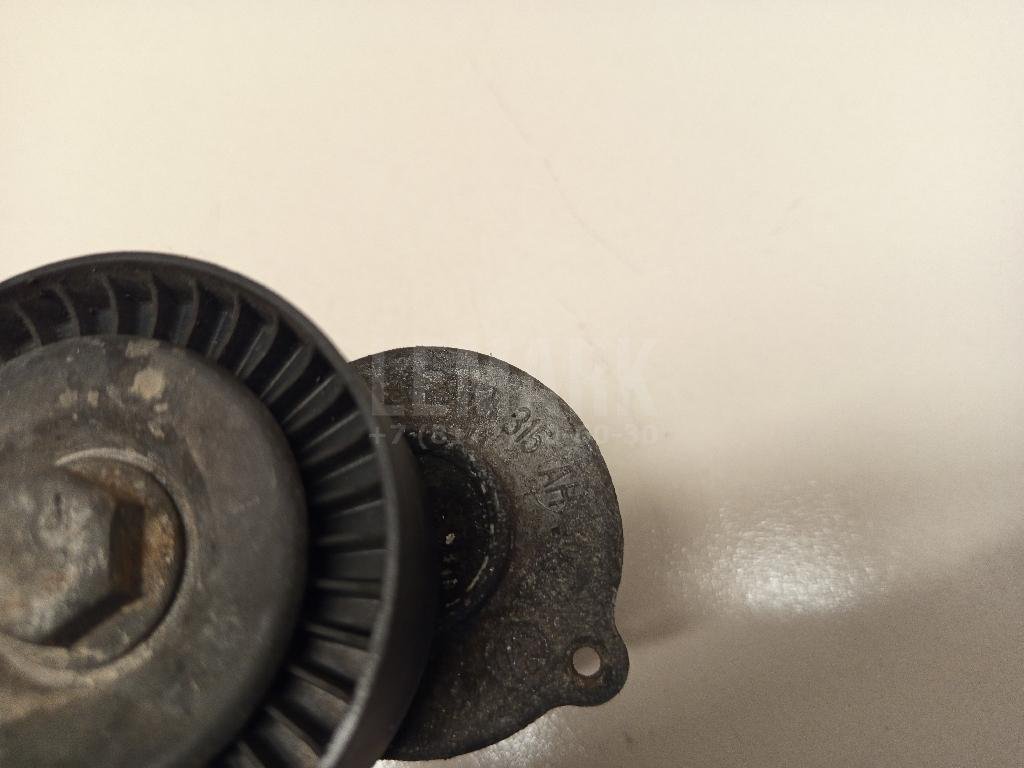 Ролик руч.ремня с кронштейном