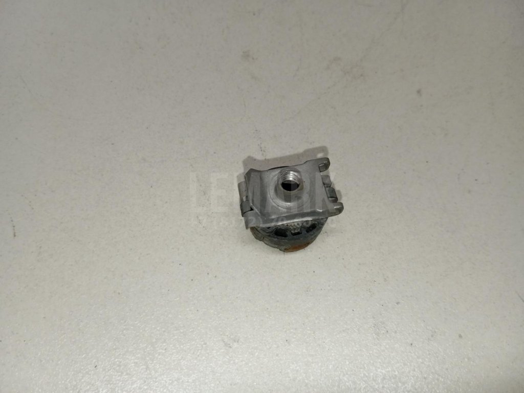 Крепеж фары