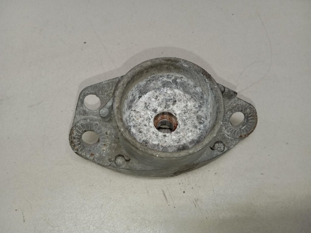 Опора заднего амортизатора