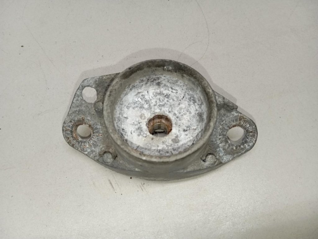 Опора заднего амортизатора