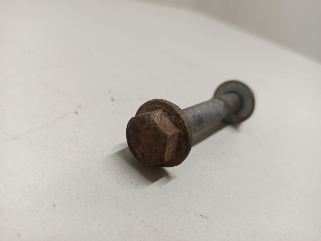 Болт заднего рычага