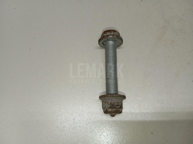 Болт заднего рычага