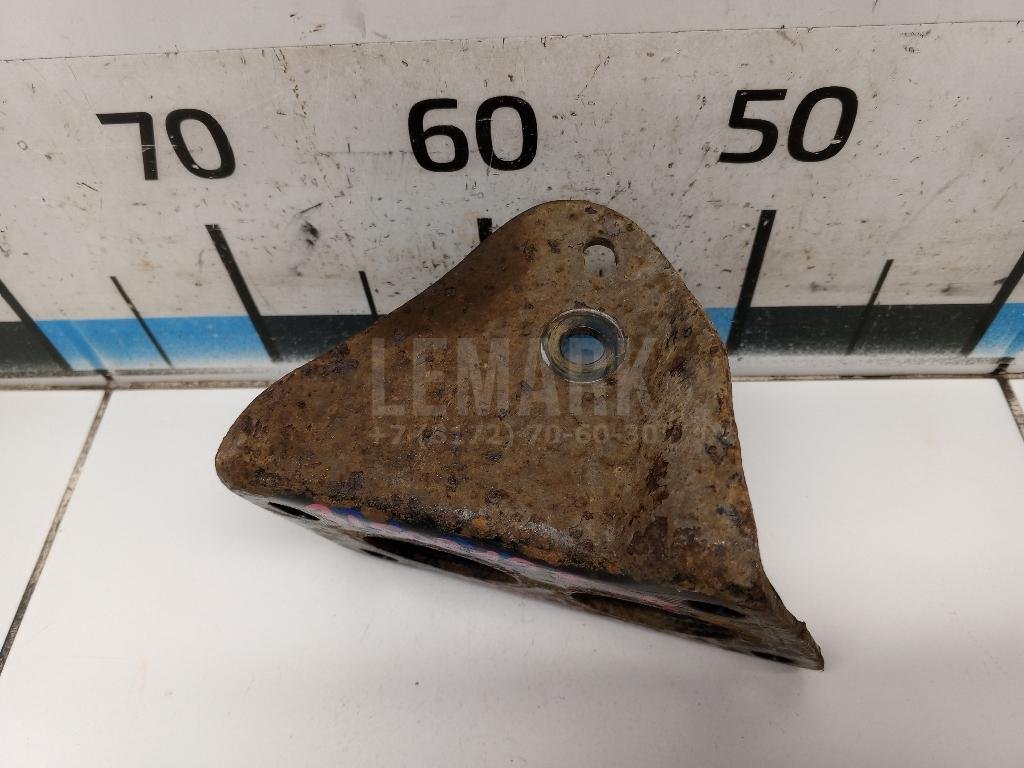 Кронштейн задней балки