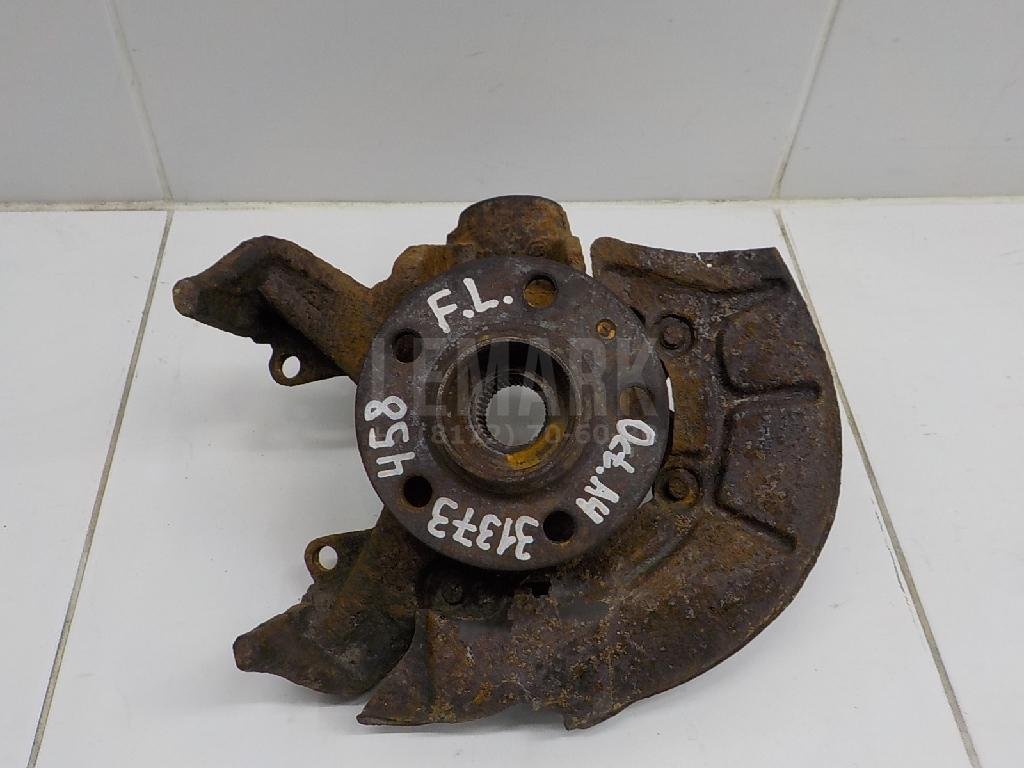 Кулак поворотный передний левый