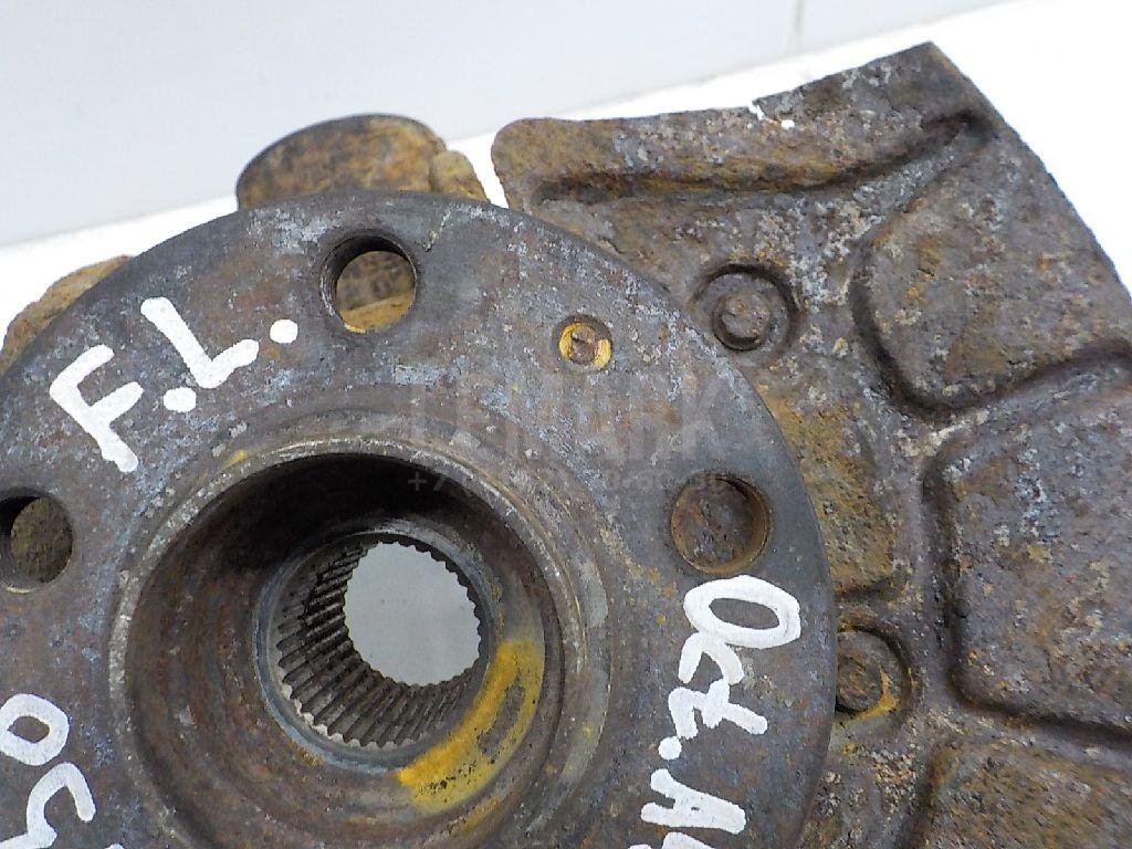 Кулак поворотный передний левый