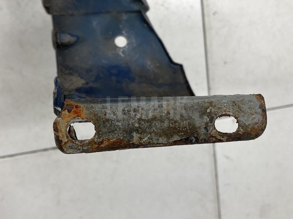 Крыло переднее правое