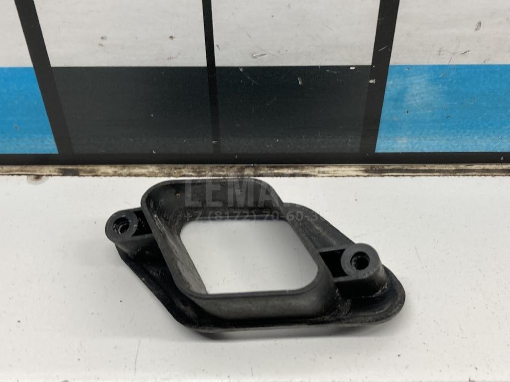 Кронштейн форсунки омывателя фары