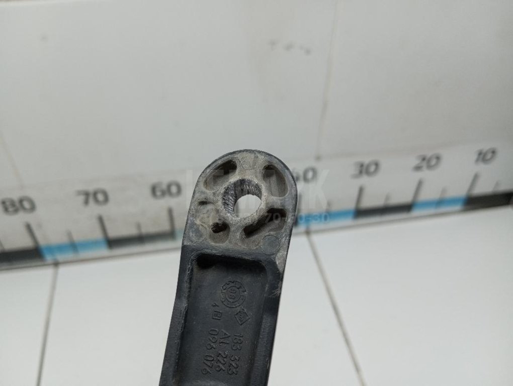 Поводок стеклоочистителя передний левый