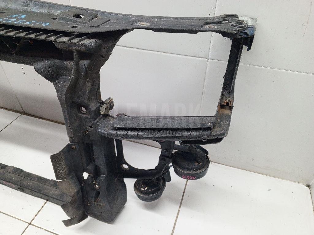 Панель передняя