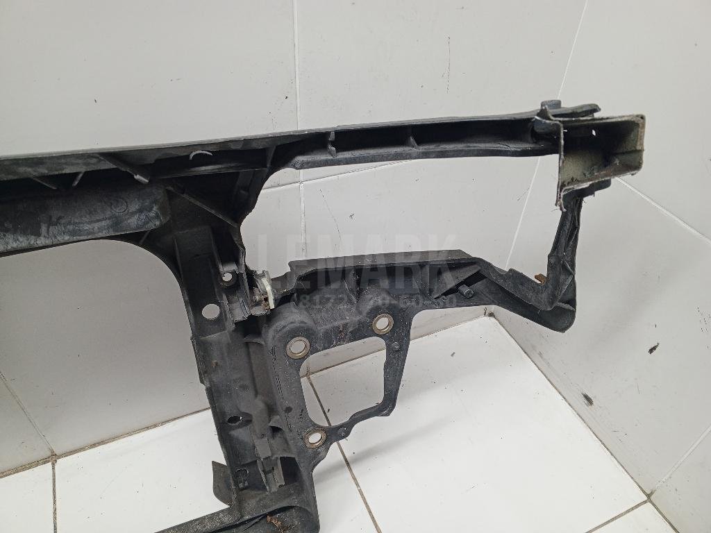 Панель передняя