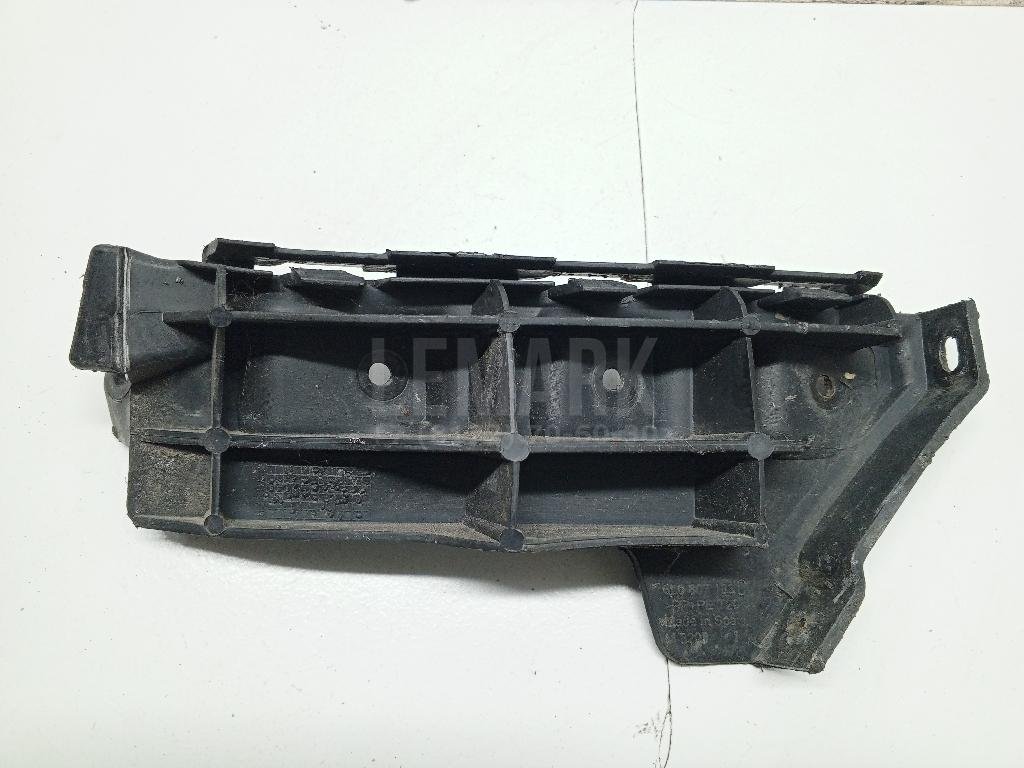 Направляющая переднего бампера левая