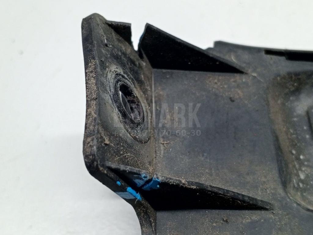 Направляющая переднего бампера правая