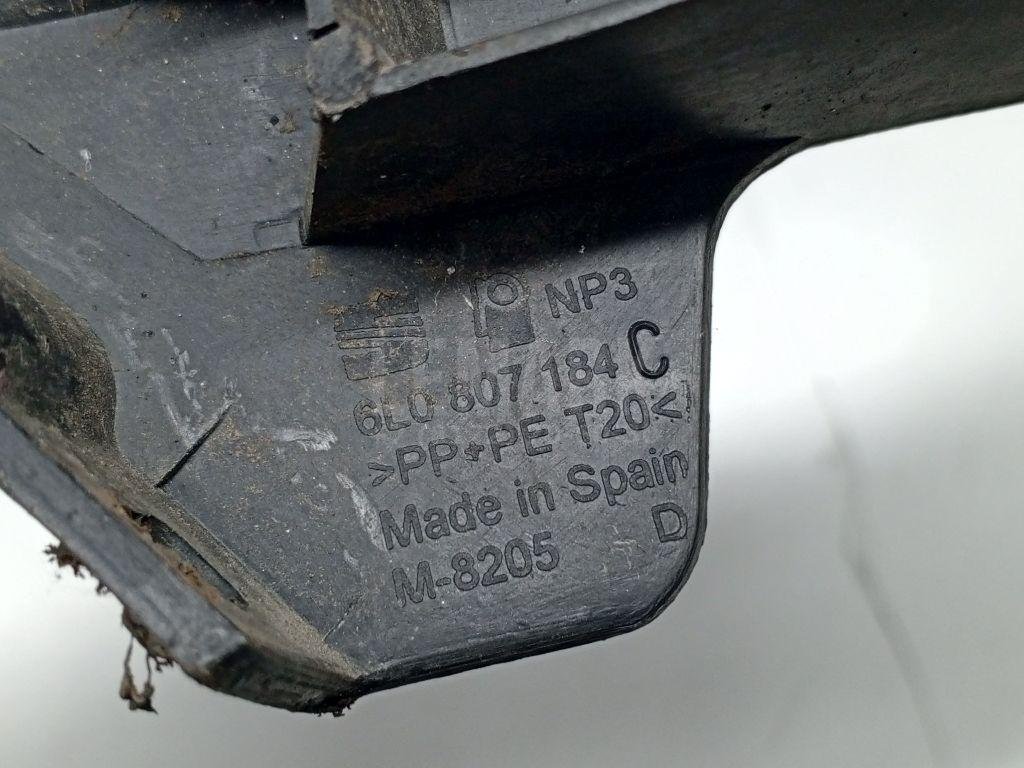 Направляющая переднего бампера правая