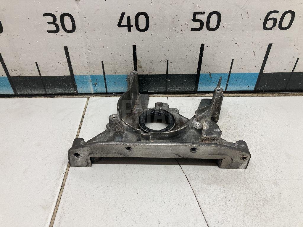 Крышка двигателя передняя