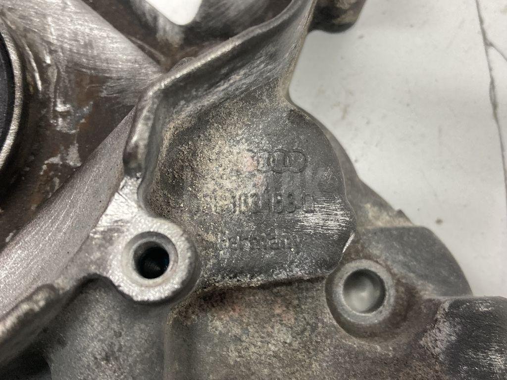 Крышка двигателя передняя