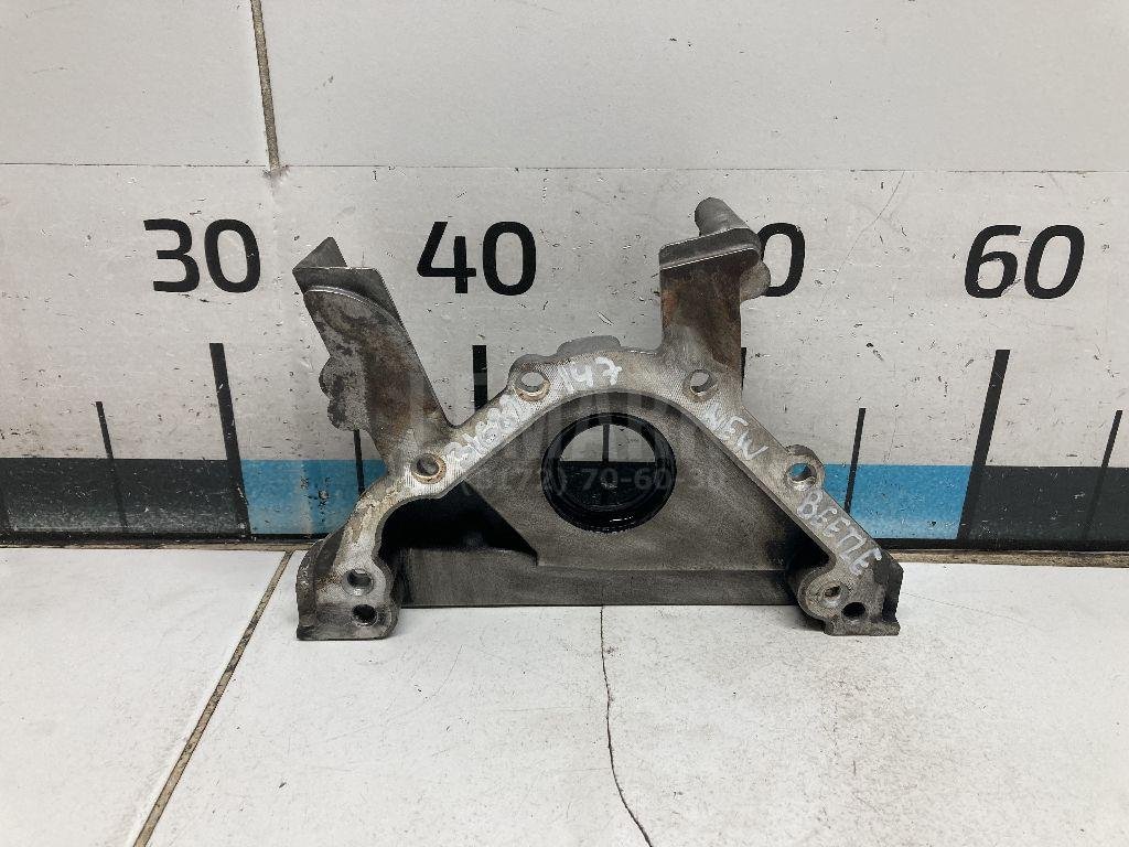 Крышка двигателя передняя