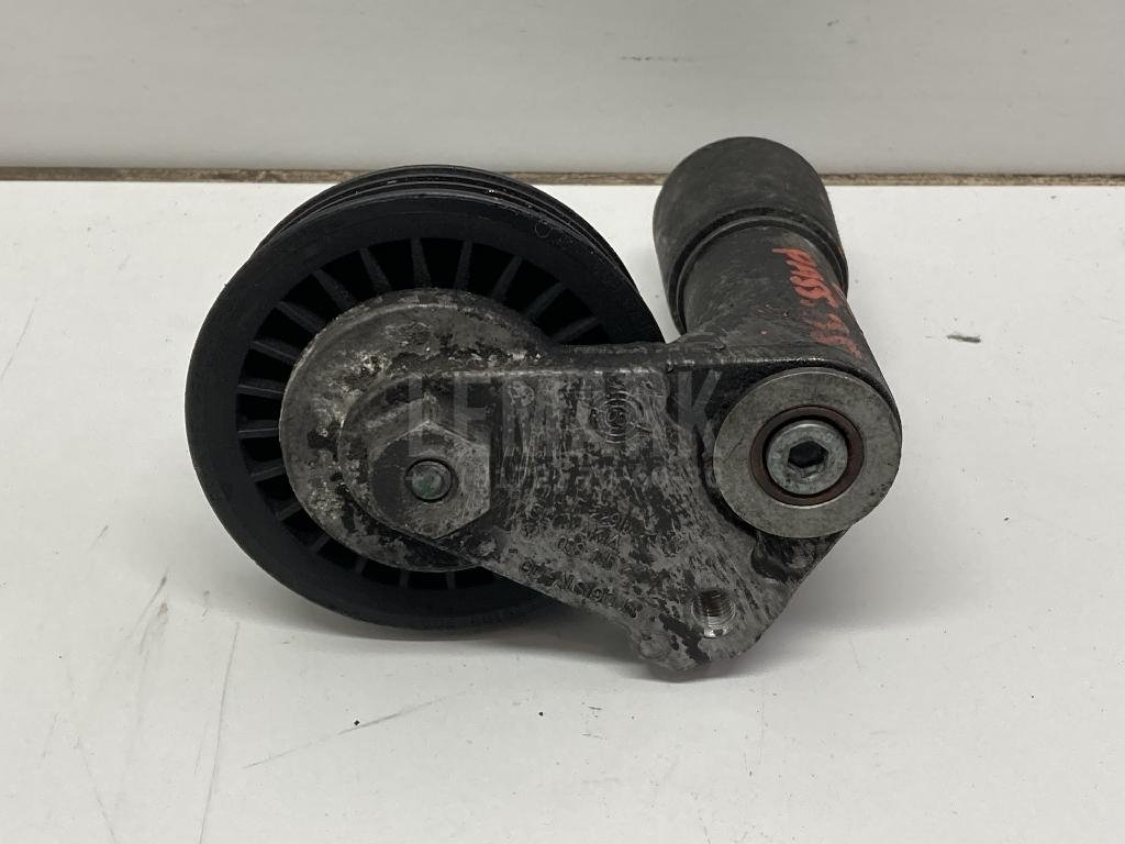 Ролик руч.ремня с кронштейном