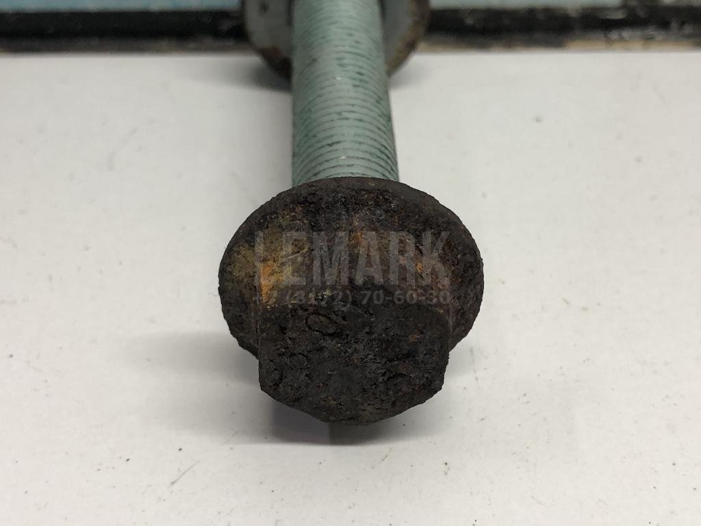 Болт заднего рычага